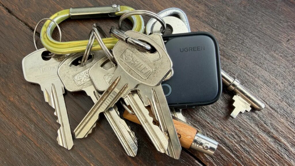 I tried to destroy this AirTag alternative, but it wouldn't crack - unlike others