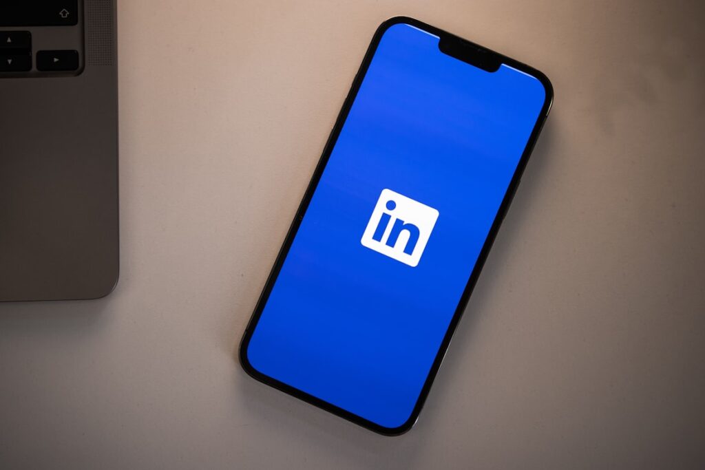 LinkedIn Adds Comment Filter For Verified Users