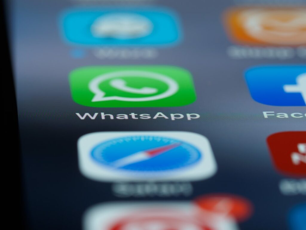 WhatsApp Explores Floating Notifications For Faster Messaging